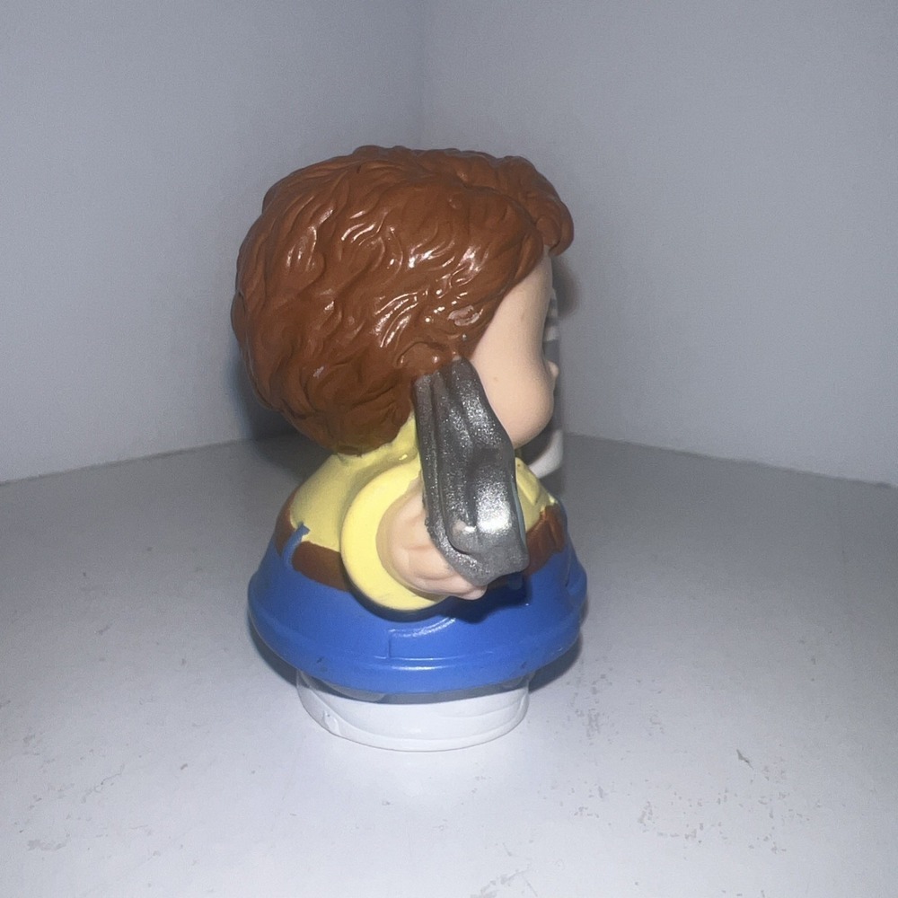 Fisher Price Little People 2005 Figure- Dad in Yellow with Glasses and Newspaper - Picture 4 of 6